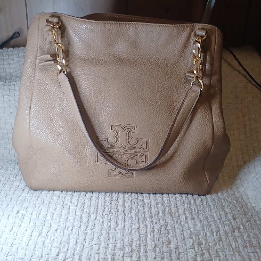 Tory Burch Tan Leather Shoulder Bag with Gold Chain Accents